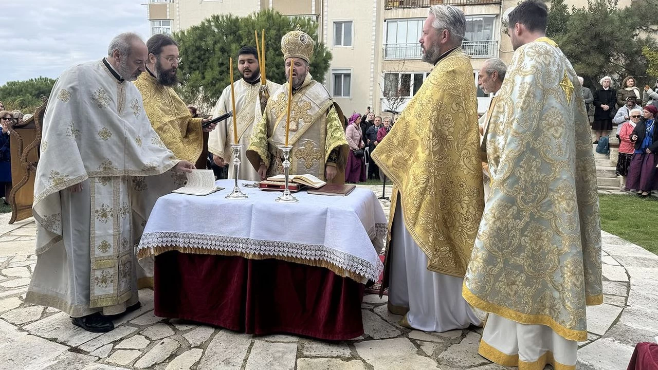 Hristiyan Ortodoks Cemaati Silivri Kale Park'ta Aziz Nektarios'u Anarak Bir Araya Geldi.