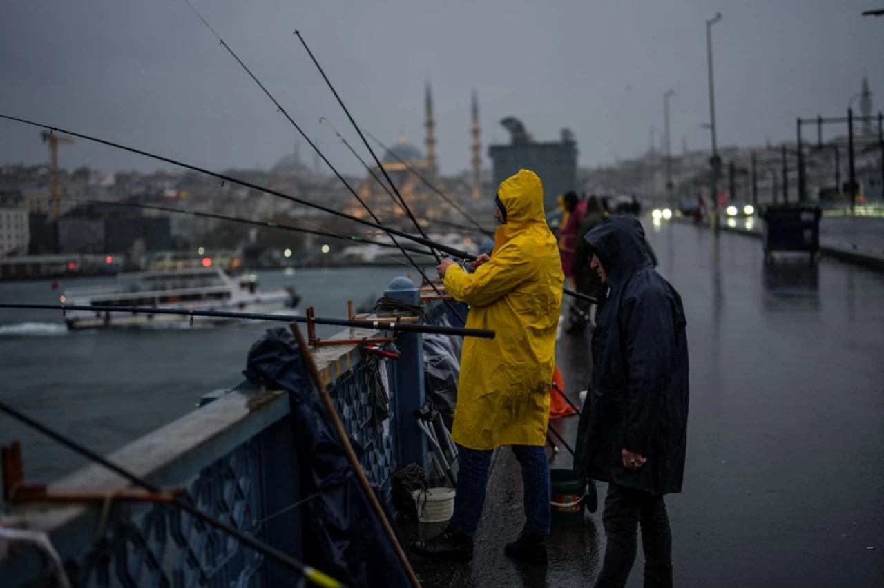 AKOM ve meteorolojiden saat verdi: Çok kuvvetli sağanak ve fırtına geliyor