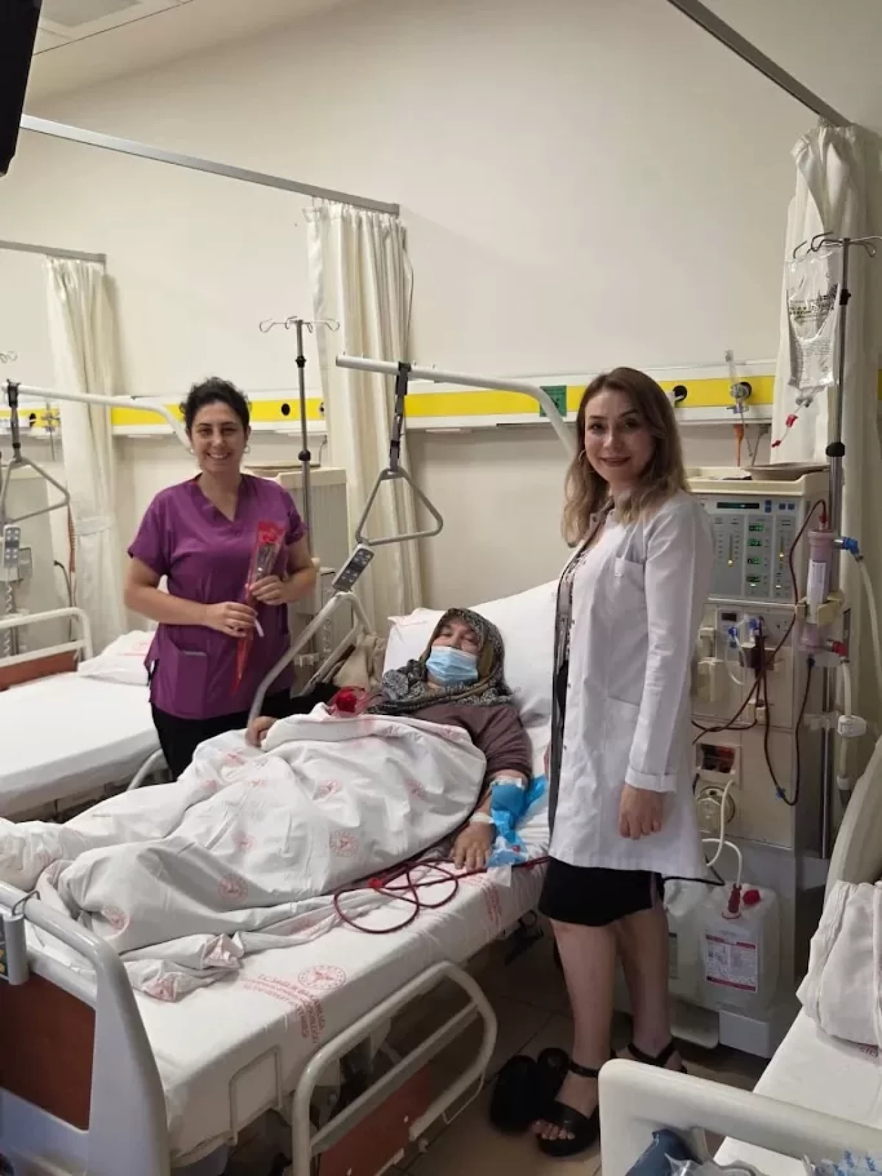 Sağlık Elçileri’nden Bayram Ziyareti: Yatan Hastalar ve Nöbetçi Hemşireler Unutulmadı