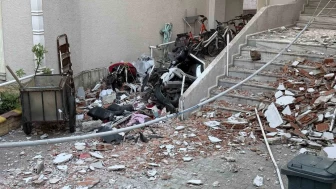 Kumburgaz’da bina duvarlarının yıkılma anı kamerada