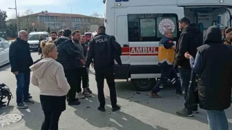 Silivri'de trafik ışıklarını ihlal ettiği iddia edilen otomobil sürücüsü, motosikletle çarpıştı.