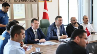 Silivri'de İl Afet Risk Azaltma Planı (İRAP) kapsamında düzenlenen toplantıda, afetlere karşı alınacak önlemler ve kurumlar arası koordinasyon süreçleri değerlendirildi.