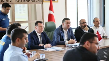 Silivri'de İl Afet Risk Azaltma Planı (İRAP) kapsamında düzenlenen toplantıda, afetlere karşı alınacak önlemler ve kurumlar arası koordinasyon süreçleri değerlendirildi.