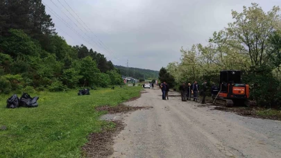 İstanbul Valisi Gül ormanda çocuklarla birlikte çöp topladı