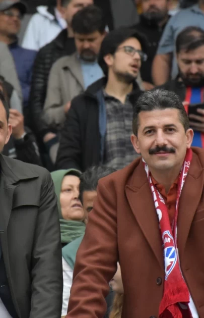 Fatih Çepni: "Silivrispor'un unlu mamuller sponsoru olmaktan gurur duyuyoruz, maç sonunda kahrolduk" dedi.