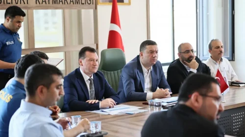 Silivri'de İl Afet Risk Azaltma Planı (İRAP) kapsamında düzenlenen toplantıda, afetlere karşı alınacak önlemler ve kurumlar arası koordinasyon süreçleri değerlendirildi.