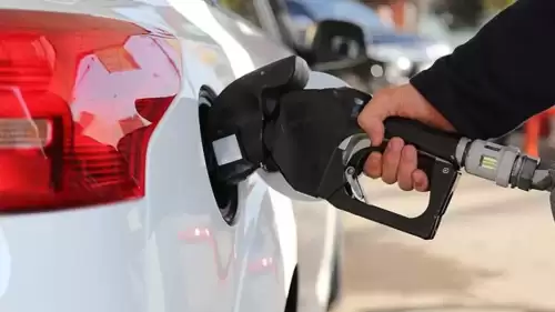 Benzine indirim, motorine zam geldi