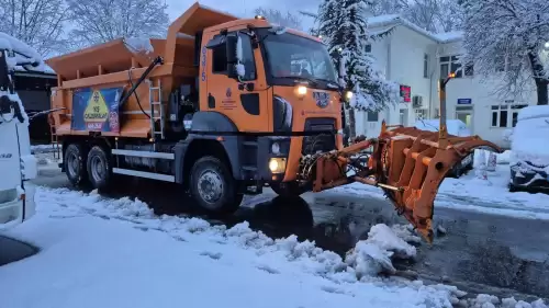 İBB ekipleri kar mesaisini sürdürüyor
