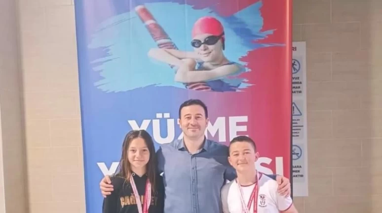 Çağrıbey Ortaokulu öğrencileri Silivri'de Gençlik Haftası yüzme müsabakalarında fark yarattı!