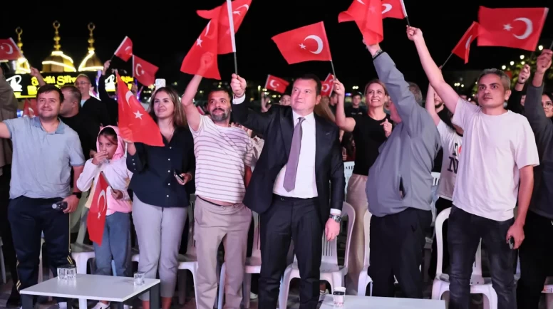 Silivri Sahili’nde 12 Dev Adam Coşkusu!