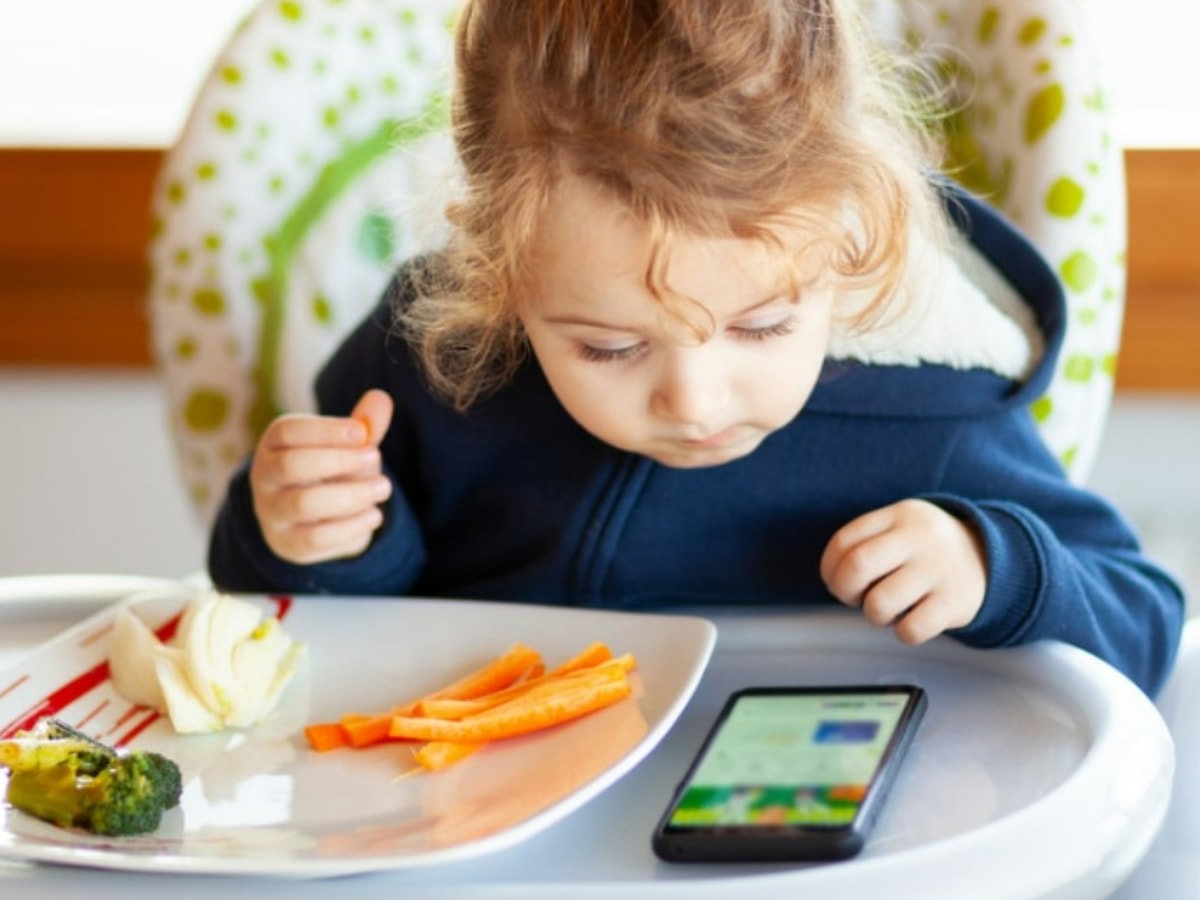 Uzmanların Uyarısı: 11 Yaş Altındaki Çocuklara Akıllı Telefon Vermemek Gerekiyor